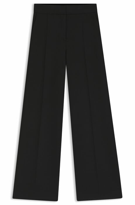 Red Means Go: Η HUGO ντύνει τη γενιά που φτιάχνει το δικό της μέλλον