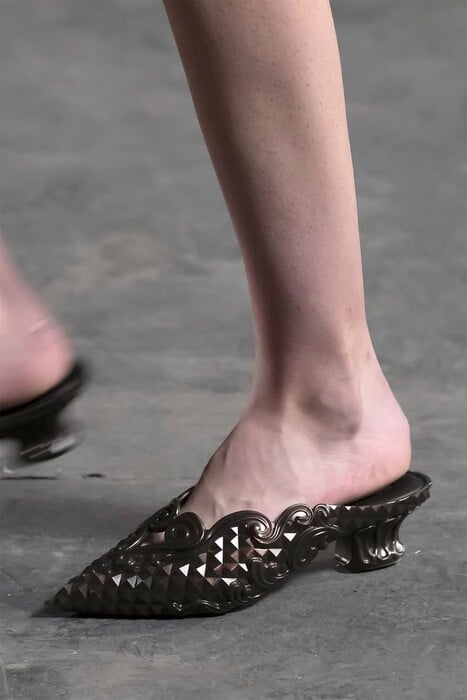 Το Καλό, το Κακό και το Άσχημο: 12 όμορφες-άσχημες τάσεις στα παπούτσια 