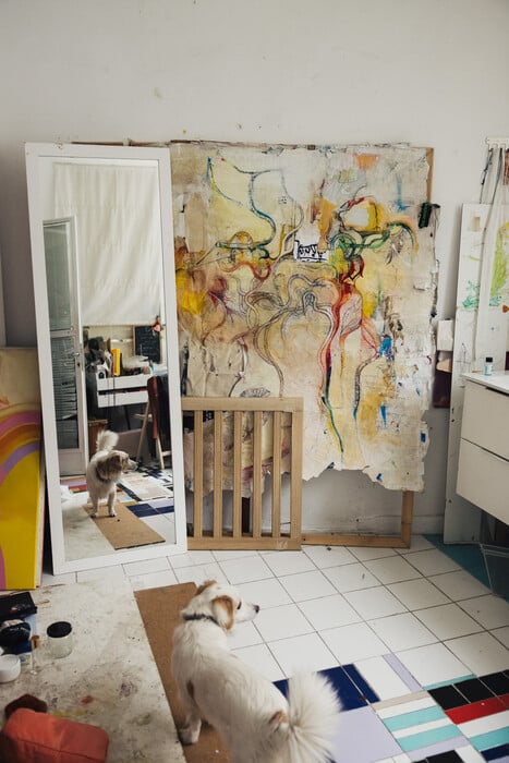 Ένα υβριδικό σπίτι στα Εξάρχεια, όπου η έννοια του νοικοκυριού αλλάζει/Ένα υβριδικό νοικοκυριό στα Εξάρχεια