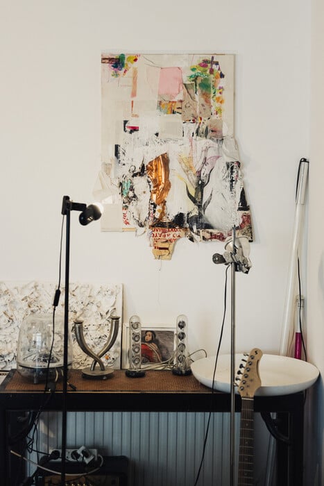 Ένα υβριδικό σπίτι στα Εξάρχεια, όπου η έννοια του νοικοκυριού αλλάζει/Ένα υβριδικό νοικοκυριό στα Εξάρχεια