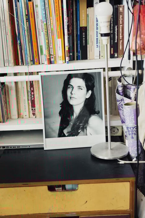 Ένα υβριδικό σπίτι στα Εξάρχεια, όπου η έννοια του νοικοκυριού αλλάζει/Ένα υβριδικό νοικοκυριό στα Εξάρχεια