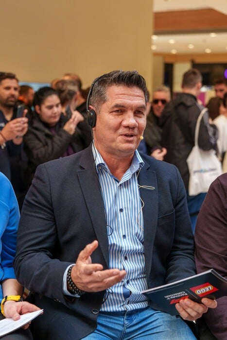 Το αυθεντικό LEGO® Mercedes-AMG Petronas F1® φέρνει την εμπειρία της Formula 1 στην Αθήνα