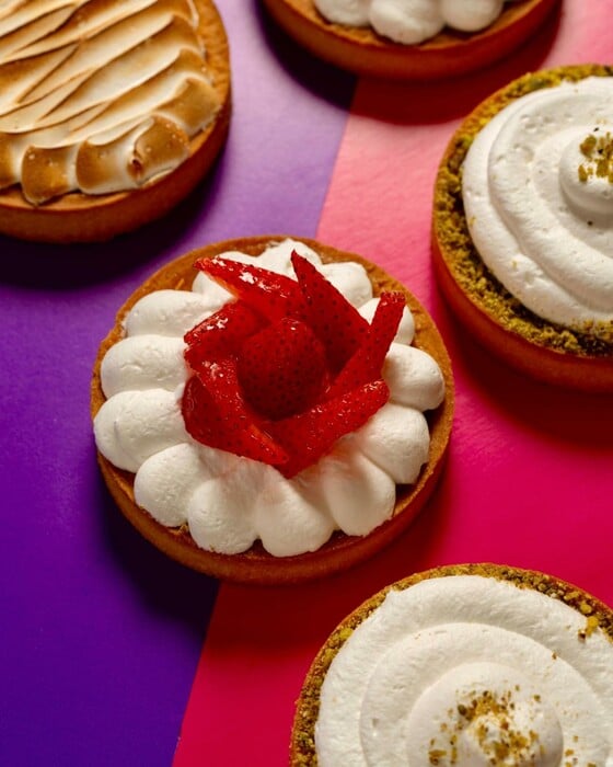 Λαχταριστές τάρτες της πόλης με φράουλες και berries