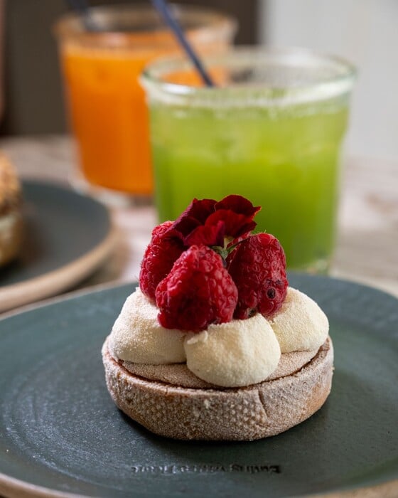 Λαχταριστές τάρτες της πόλης με φράουλες και berries