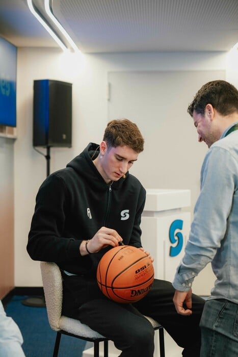 Ο Κωστούλας έπαιξε μπάσκετ, ο Αβδάλας ποδόσφαιρο… και δεν ήταν πρωταπριλιάτικο