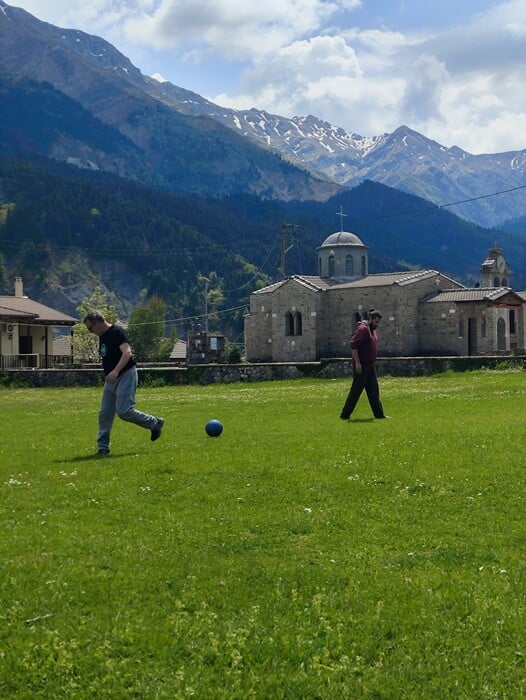 «Οι Μελισσουργοί έγιναν το σπίτι μου, με έσωσαν από τους εσωτερικούς μου δαίμονες»