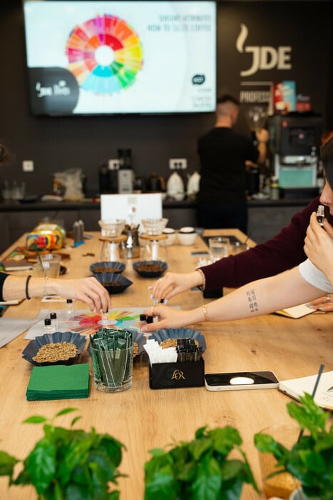 Στο Coffee Masters Campus της JDE Peet’s μαθαίνεις τον καφέ όπως (πρέπει να) είναι