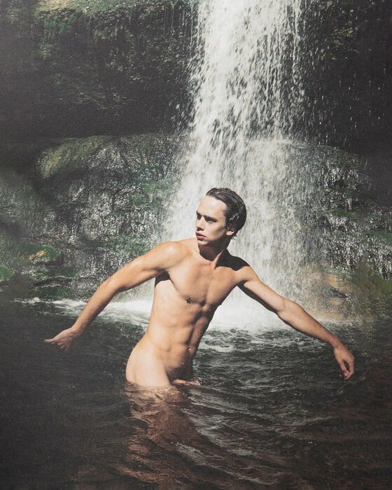 Ο Walter Pfeiffer και η τέχνη του να πιάνεις την ομορφιά τη στιγμή που περνά