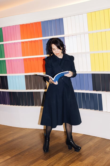 Φυλάγοντας την ησυχία του χαρτιού σ' ένα κόσμο βιαστικό κι αμνήμονα