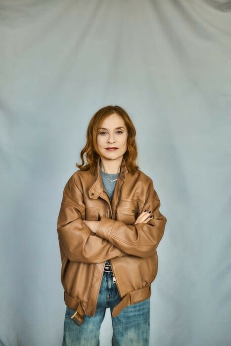 Η Ιζαμπέλ Ιπέρ ξέρει ότι ο πλούτος είναι η πιο επικίνδυνη φαντασίωση