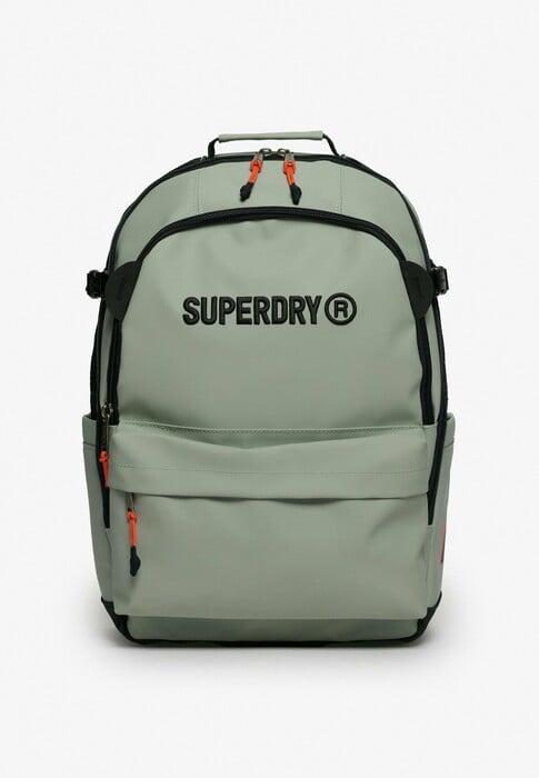 Superdry SS26: Βρετανικό DNA, 90's reboot και σύγχρονο preppy