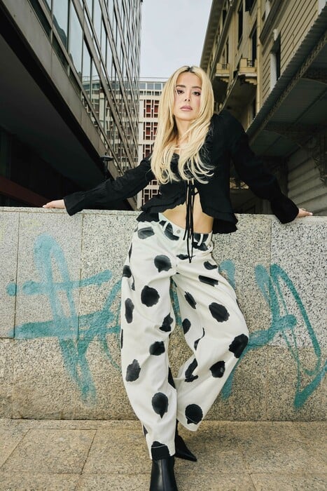 TOPSHOP: Το brand που όρισε το British cool έρχεται στην Αθήνα