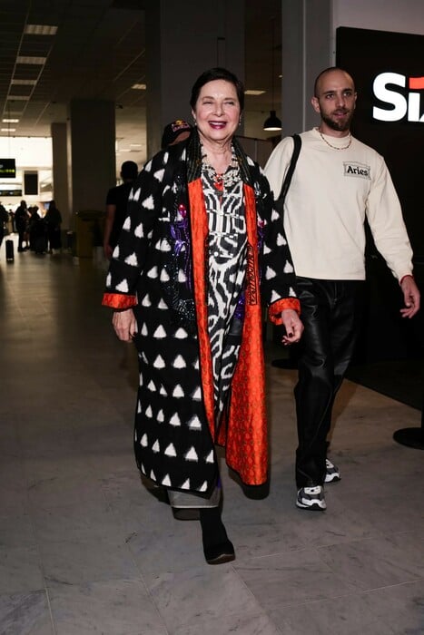 Στις Κάννες, το πρώτο fashion show γίνεται στο αεροδρόμιο