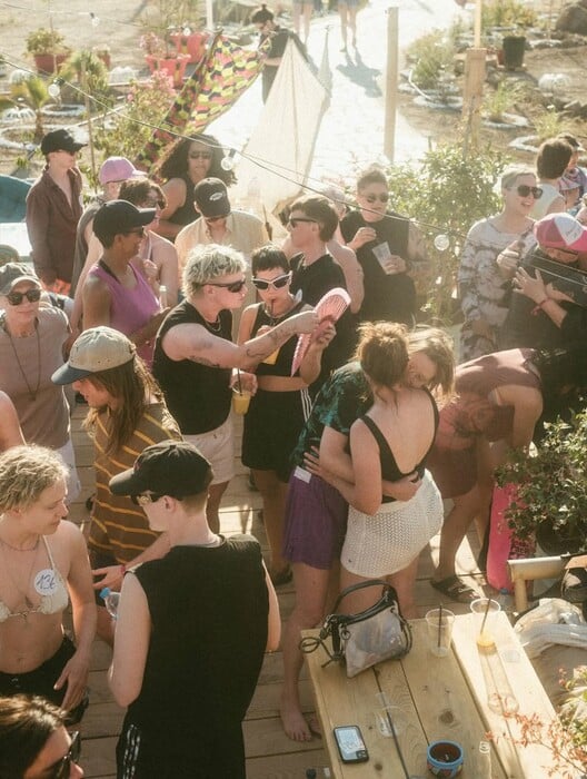 Queer Ranch Festival: «Προσπαθούμε να διατηρούμε την ελευθερία των rave parties»