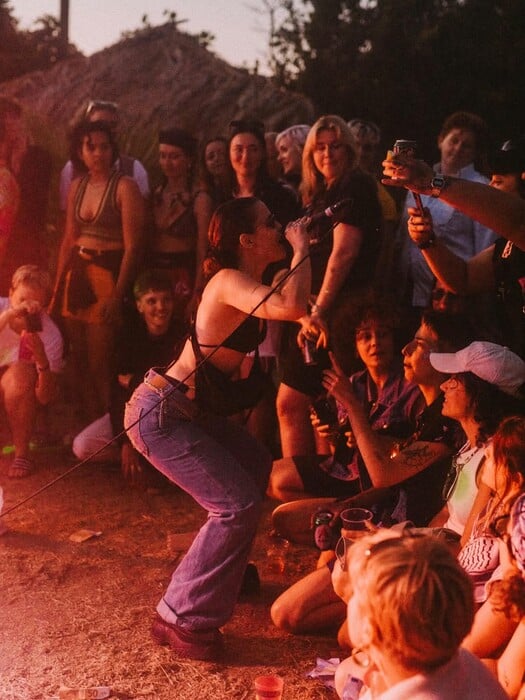 Queer Ranch Festival: «Προσπαθούμε να διατηρούμε την ελευθερία των rave parties»