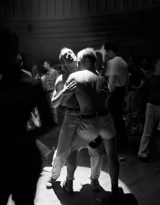 Sex, Clubs, Dissent: η queer νύχτα ως καταφύγιο, κάμερα και κίνδυνος
