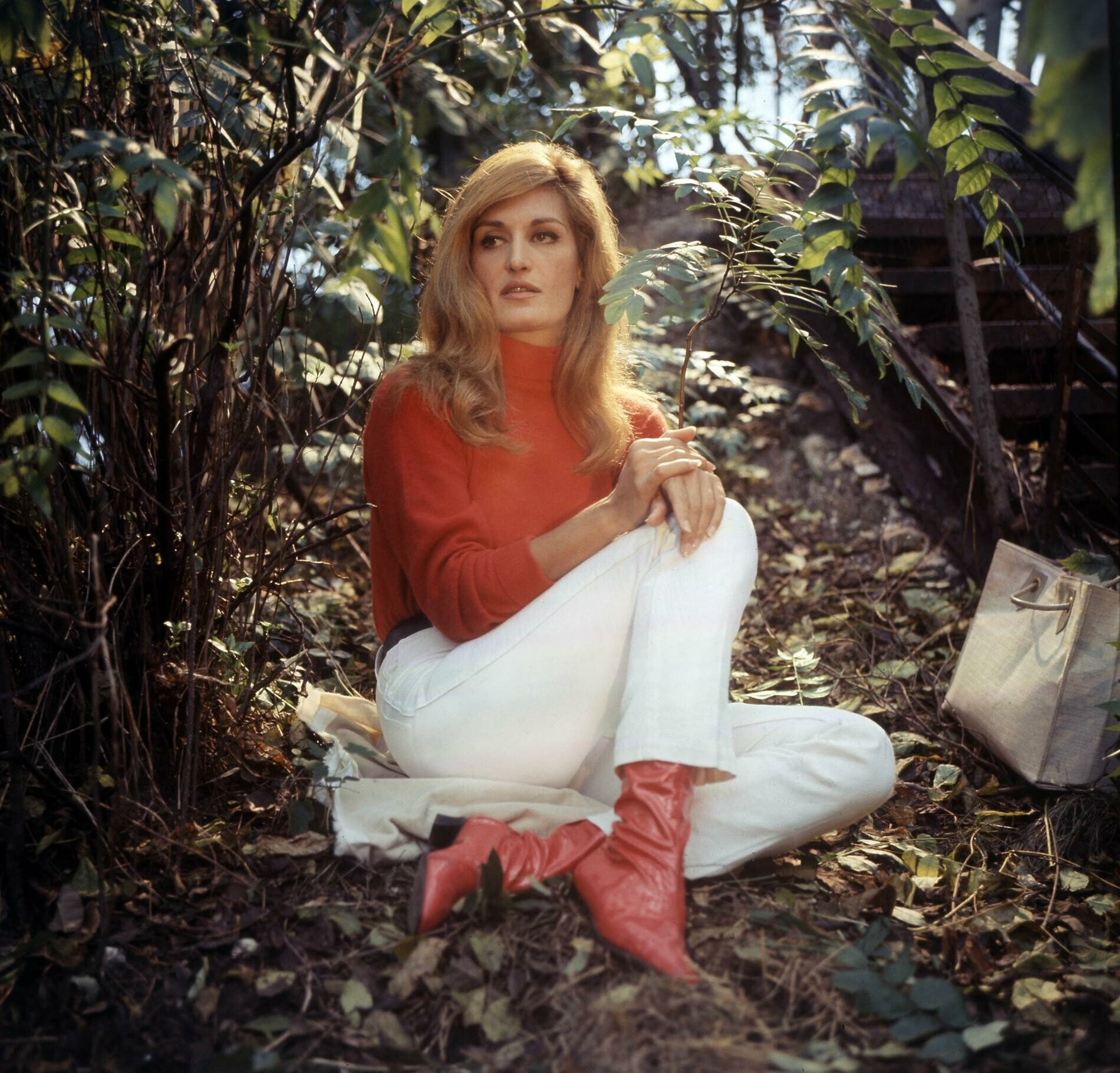 https://www.lifo.gr/sites/default/files/styles/max_1920x1920/public/articles/2021-03-17/dalida-une-icone-de-mode-photo-3_0.jpg?itok=4_id1llP