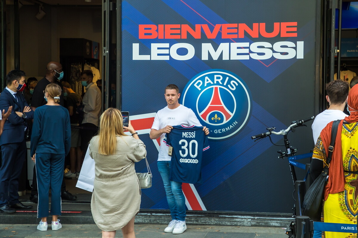 Jonas Adnan Giæver on X: The PSG shirt with MESSI 30 on the back is SOLD  OUT on PSG's official web shop. That has to be a record time, surely    /