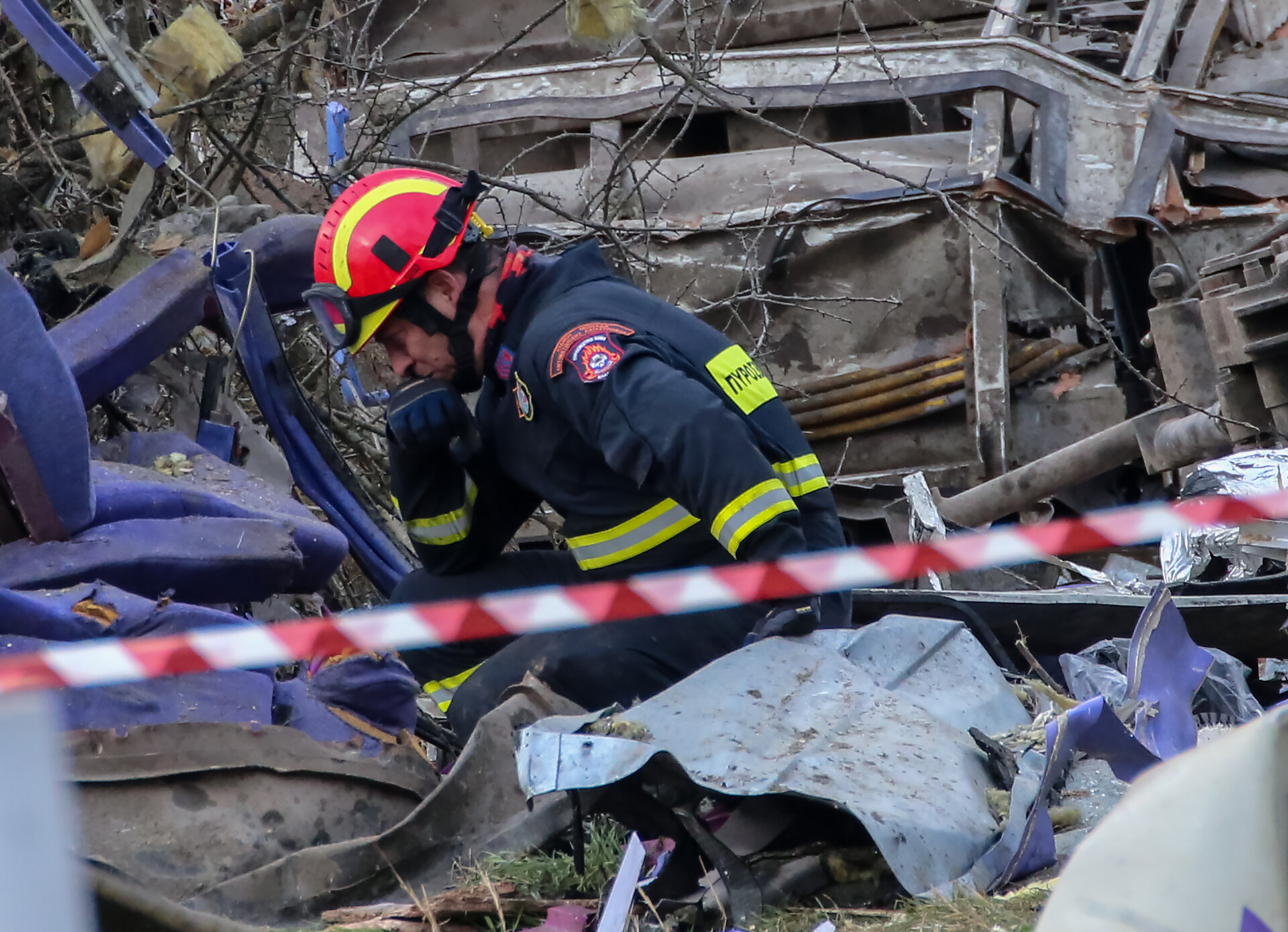 Τέμπη: Δεν επιβεβαιώνεται καταγγελία γυναίκας ότι έχασε τον άνδρα της και  τον 5χρονο γιο της στο δυστύχημα | LiFO