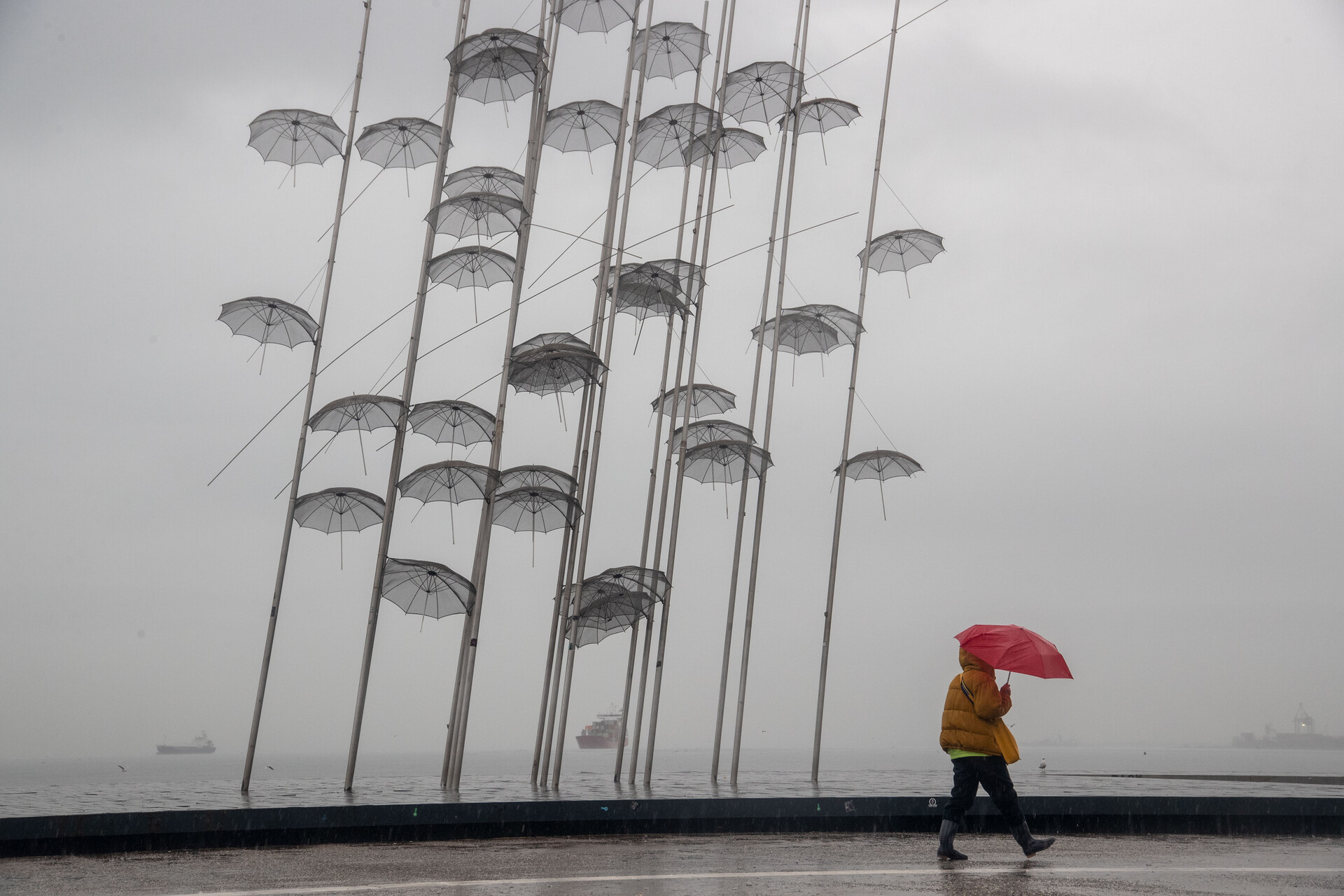 Καιρός Πάσχα: Βροχές και καταιγίδες μέχρι τη Μεγάλη Τετάρτη – Με λιακάδα το  σούβλισμα | LiFO
