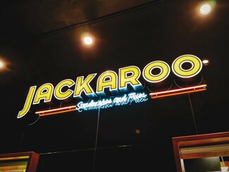 Jackaroo σημαίνει βοηθός γελαδάρη (ή γελαδάρης junior)