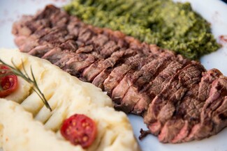 Άμπακος: το steak house της Τρούμπας που αγαπούν οι κρεατοφάγοι