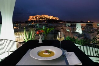 Athens View Balcon: Μεσογειακή κουζίνα στον 7ο όροφο του Elia Ermou Hotel