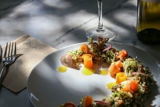 Baratin: Ένα υβριδικό bar restaurant που συνδυάζει μοντέρνα αισθητική και σπιτικές γεύσεις
