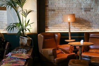 Baratin: Ένα υβριδικό bar restaurant που συνδυάζει μοντέρνα αισθητική και σπιτικές γεύσεις 