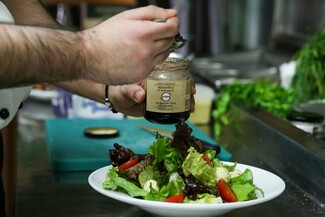 Το Yiam Yiam είναι ένα εντελώς διαφορετικό μεζεδοπωλείο