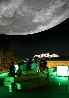 Πάρτι κάτω από την αυγουστιάτικη πανσέληνο