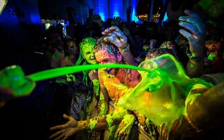 Περισσότερα από 1500 άτομα βρέθηκαν στο πρώτο NEON party σε καράβι στην Ελλάδα