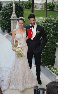 O Τούρκος πρωταγωνιστής του "Kara Sevda" παντρεύτηκε μια πολύ όμορφή συνάδελφό του