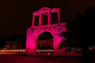 Η νύχτα που η Πύλη του Αδριανού και το Ολυμπίειο βάφτηκαν ροζ!