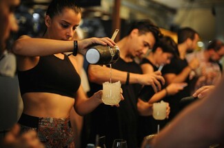 32 αγαπημένα μπαρ του κέντρου της Αθήνας ενώνουν τις δυνάμεις τους για ένα μοναδικό event