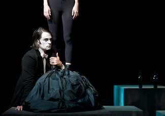 «Ο Αδαής και ο Παράφρων» επανέρχεται για τρίτο κύκλο παραστάσεων