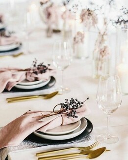 Tα μυστικά του τέλειου dinner party και η πιο εύκολη μακαρονάδα με θαλασσινά