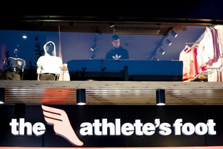 NITE JOGGER | Όλα όσα ζήσαμε στο event που αποθέωσε το σκοτάδι