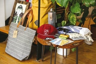 Flâneur Souvenirs & Supplies: Το concept store που θα κάνει το ταξίδι σου μοναδικό