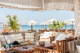 Astir Beach: Το καλοκαίρι συνεχίζεται στην Αθηναϊκή Ριβιέρα