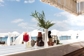 Astir Beach: Το καλοκαίρι συνεχίζεται στην Αθηναϊκή Ριβιέρα