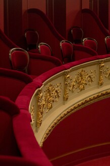 Φωτογραφίσαμε το ανακαινισμένο Δημοτικό Θέατρο Πειραιά