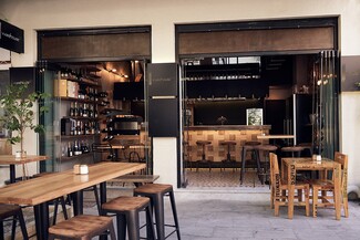 Warehouse CO2: Το wine bar των Εξαρχείων έρχεται και στο Κέντρο