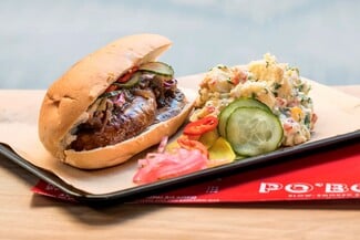Brisket, μουσική και cocktails στο πρώτο πάρτι του Po' Boys