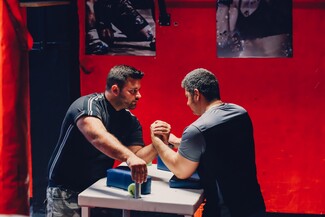 O κόσμος του ελληνικού μπρα ντε φερ