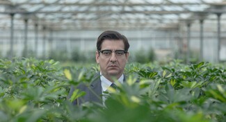 Στον «Οίκτο» του Μπάμπη Μακρίδη η χαρά έρχεται μόνο μέσα από τη λύπη