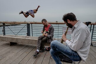 Gabi Ben Avraham: Ο φωτογράφος των δρόμων του Τελ Αβίβ μιλά στο LIFO.gr