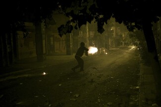 Εντωμεταξύ στα Εξάρχεια...