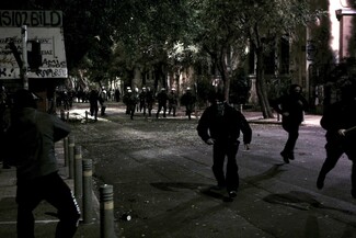 Εντωμεταξύ στα Εξάρχεια...