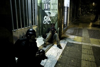 Εντωμεταξύ στα Εξάρχεια...